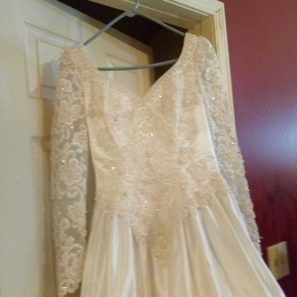 Wedding Dress - Picture 6 of 11